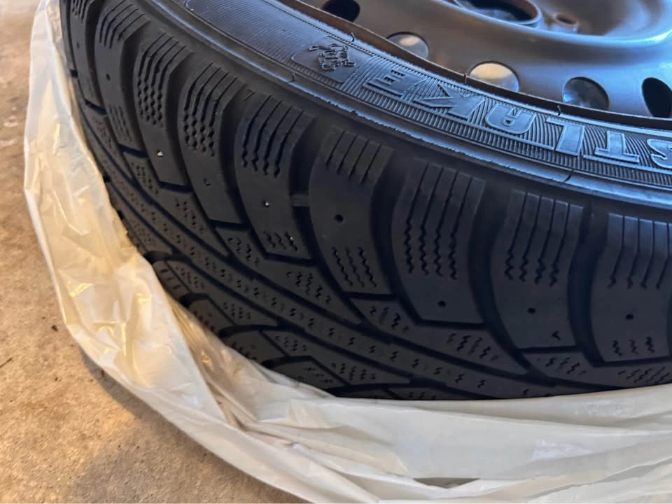 Winter Tires with Rims – 185/65 R15 – Great Condition! - photo 5