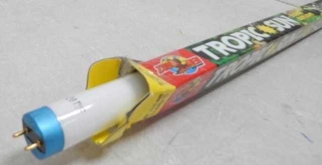 NEW Zoo Med ReptiSun 10.0 High Output UVB Fluorescent Bulb - photo 2
