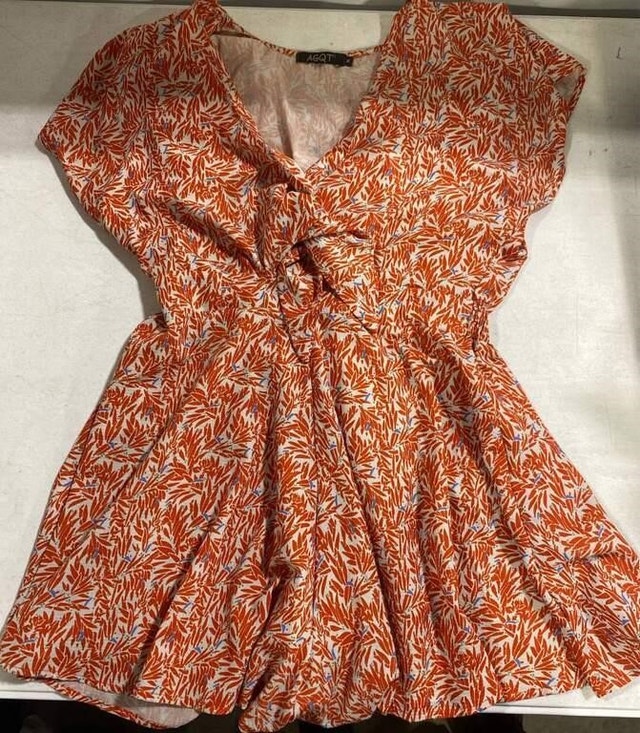NEW AGQT Women's Med Orange V Neck Self Tie Front Romper - photo 4