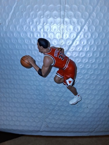 Hallmark Keepsake Ornament Scottie Pippen #33 Chicago Bulls 1999 - photo 3