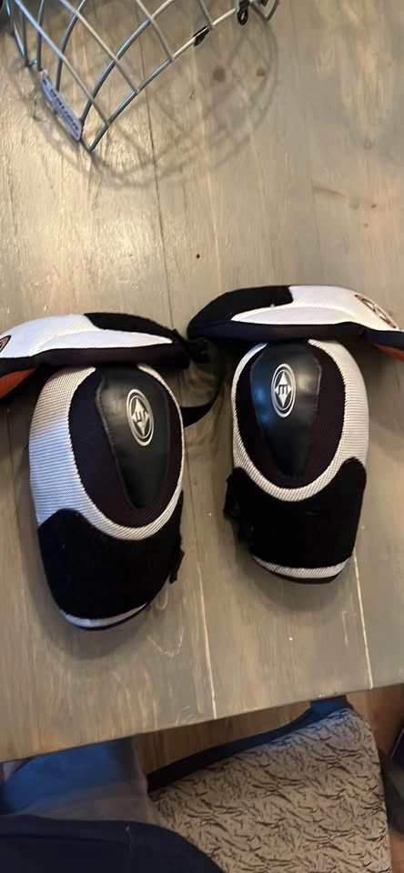 Easton youth large hockey elbow pads - photo 3