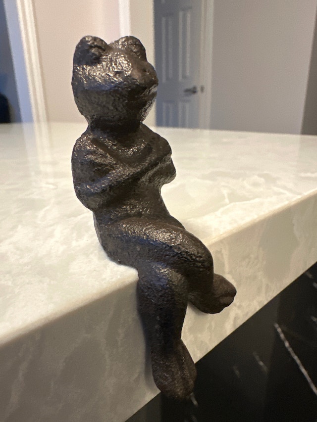 Small cast iron frog figurine - photo 2