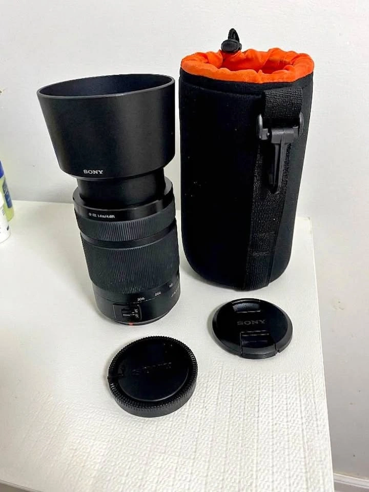 Sony DT 55-300mm f/4.5-5.6 SAM Telephoto Zoom Lens