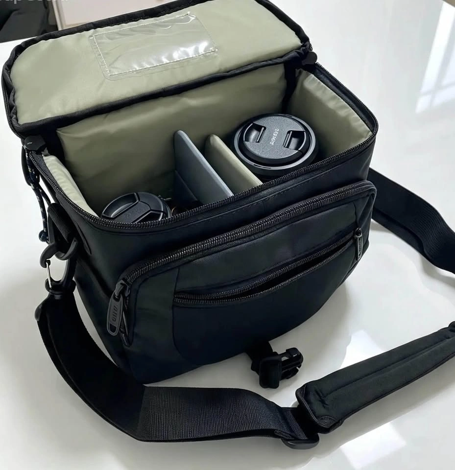 Sony Alpha A35 DSLR Camera Kit with 2 Lenses and Suitcase - photo 3