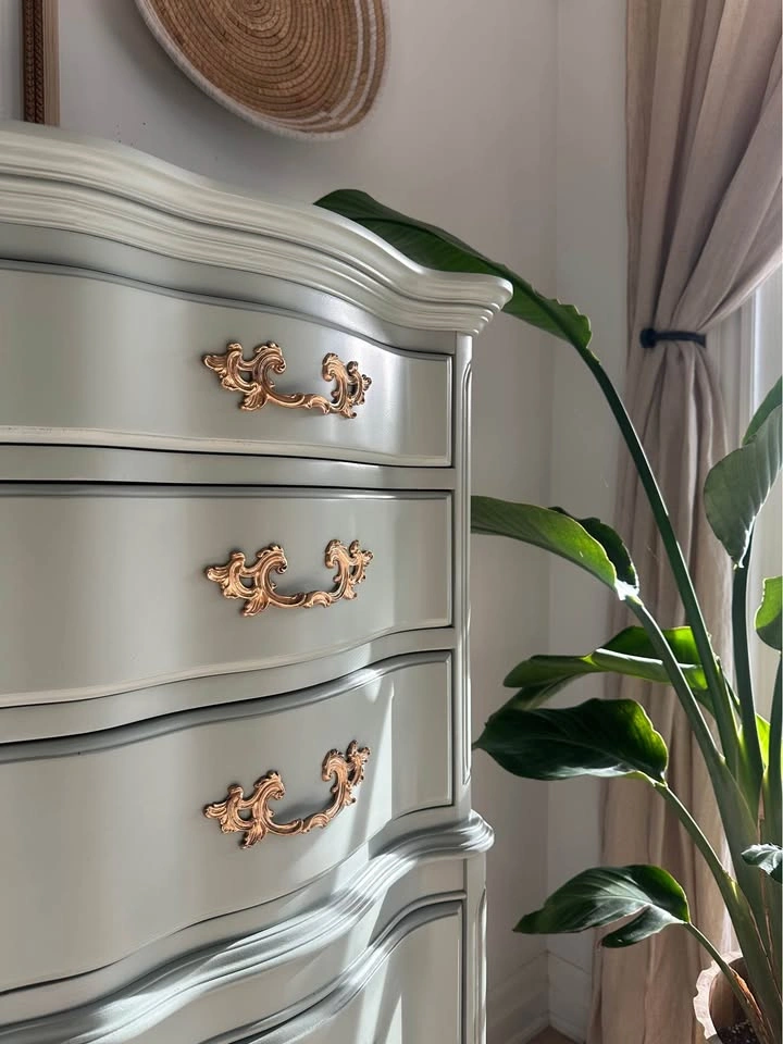 French Provincial 6-Drawer Tallboy - Malcom Furniture - photo 2