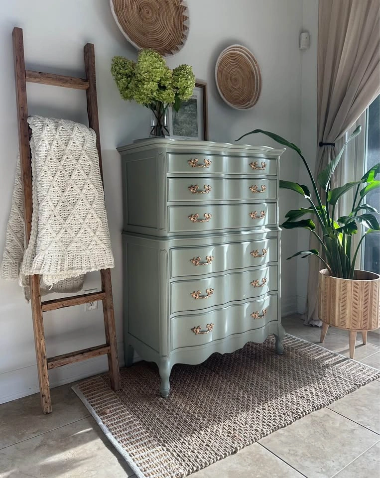 French Provincial 6-Drawer Tallboy - Malcom Furniture - photo 3