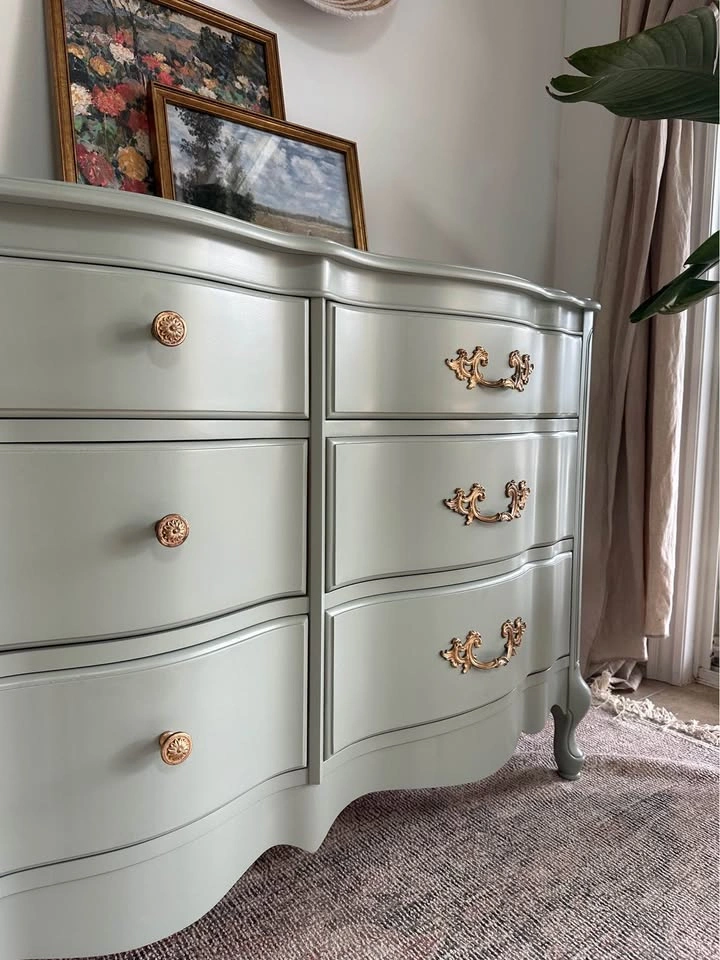French Provincial 9-Drawer Dresser | Solid Wood - photo 2