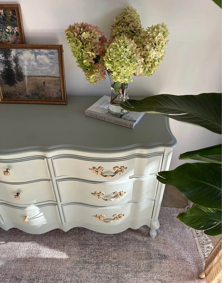 French Provincial 9-Drawer Dresser | Solid Wood - photo 4