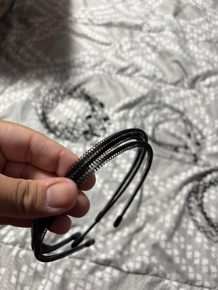 Black Metal Wavy Headbands lot - photo 2