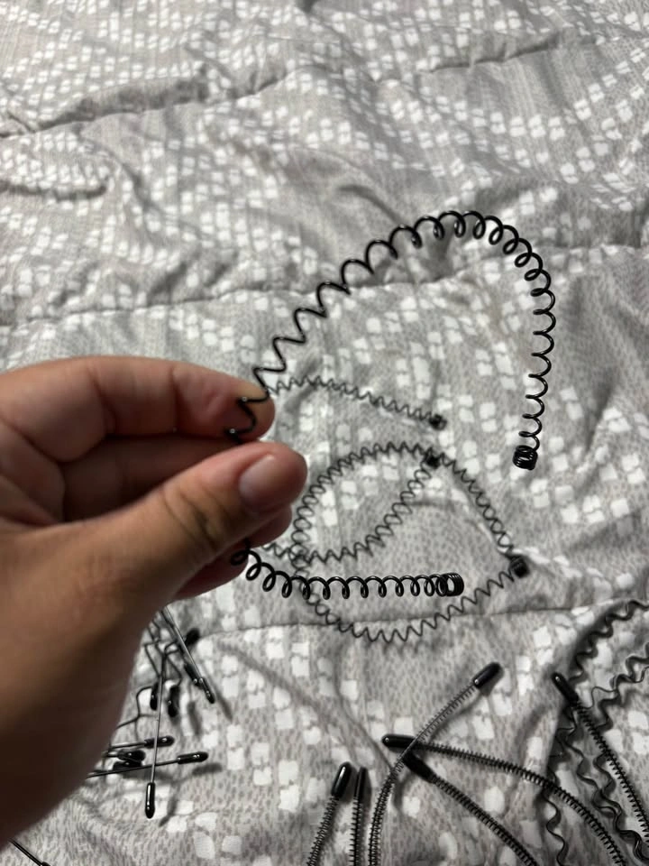 Black Metal Wavy Headbands lot - photo 4