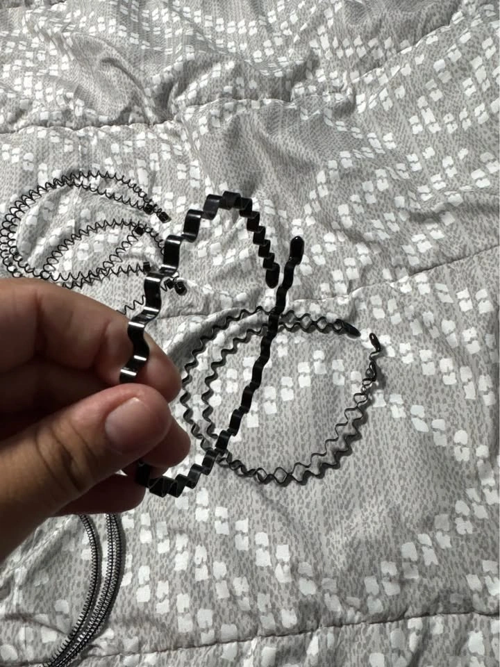 Black Metal Wavy Headbands lot - photo 5
