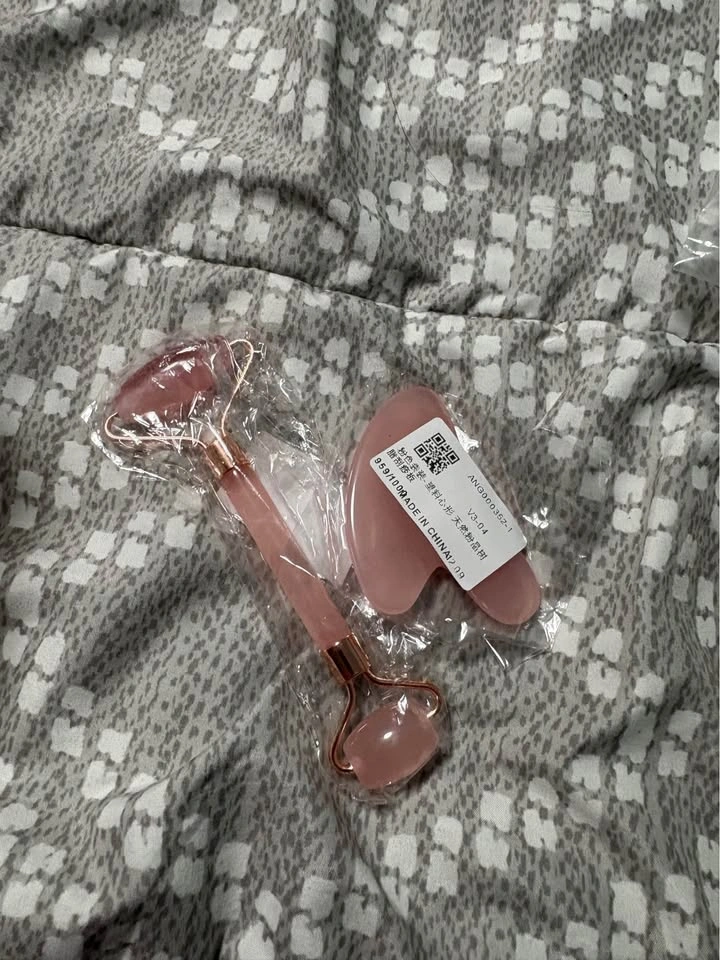 Rose Quartz Facial Roller and Gua Sha Set - photo 2