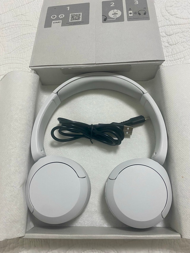 NEW IN BOX Sony WH-CH520 Wireless Bluetooth Headphones - photo 2