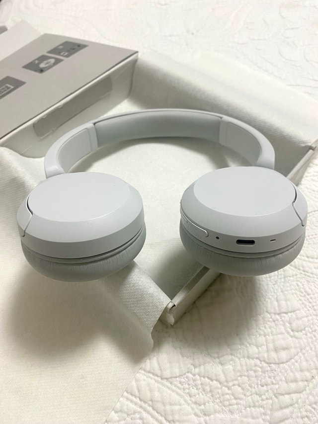 NEW IN BOX Sony WH-CH520 Wireless Bluetooth Headphones - photo 3