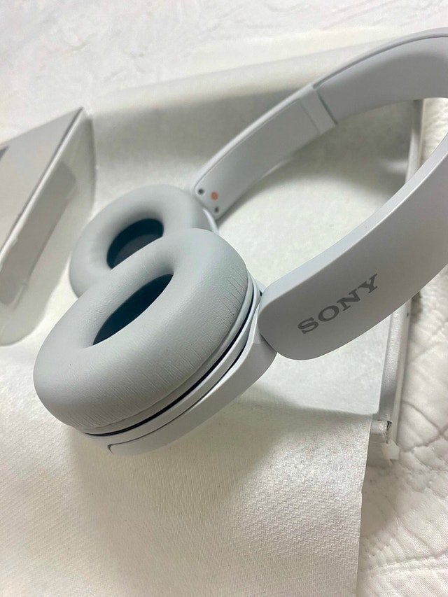 NEW IN BOX Sony WH-CH520 Wireless Bluetooth Headphones - photo 5