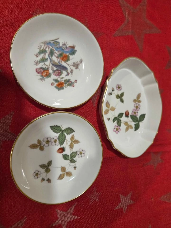 Set of 3 Wedgwood Plates - photo 2