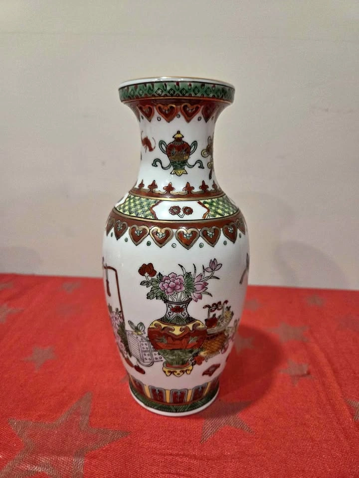 Vintage Chinese Famille Rose Vase, 8.5" tall