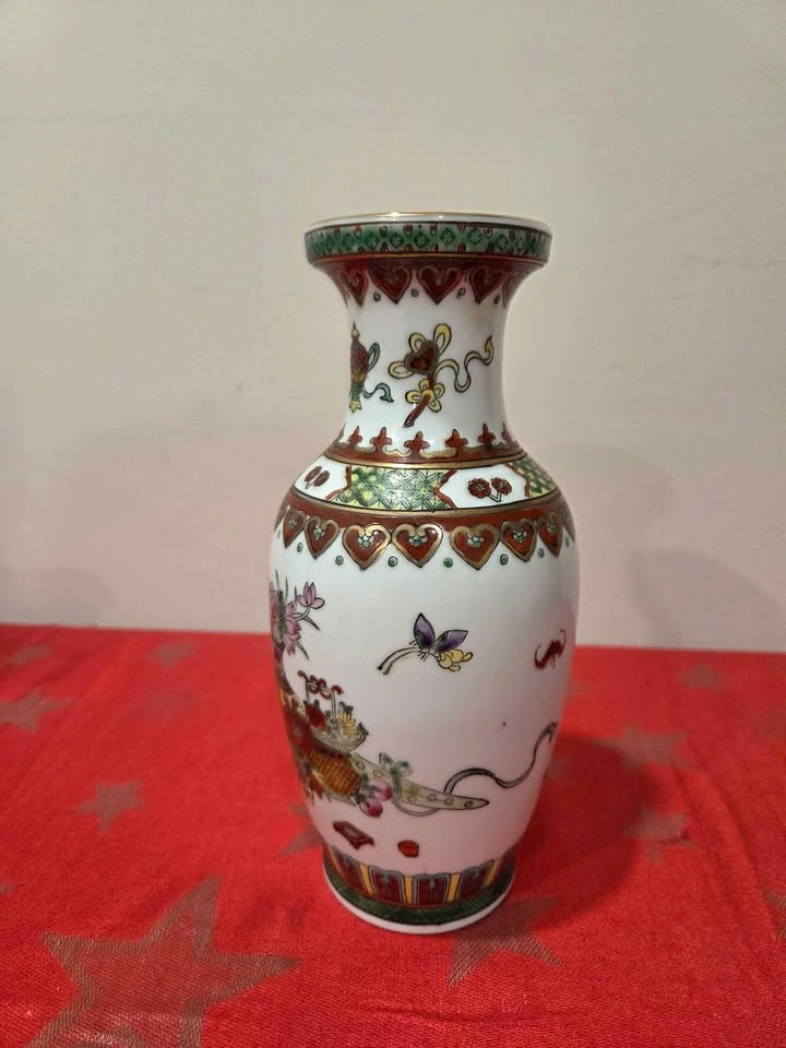 Vintage Chinese Famille Rose Vase, 8.5" tall - photo 2