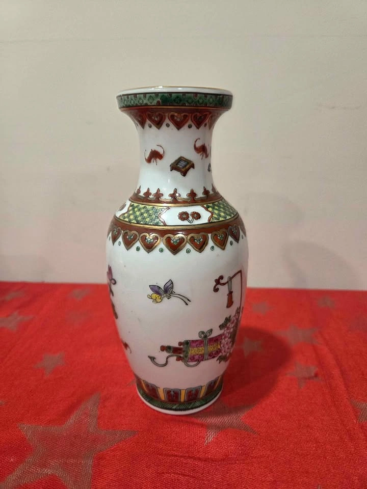 Vintage Chinese Famille Rose Vase, 8.5" tall - photo 5