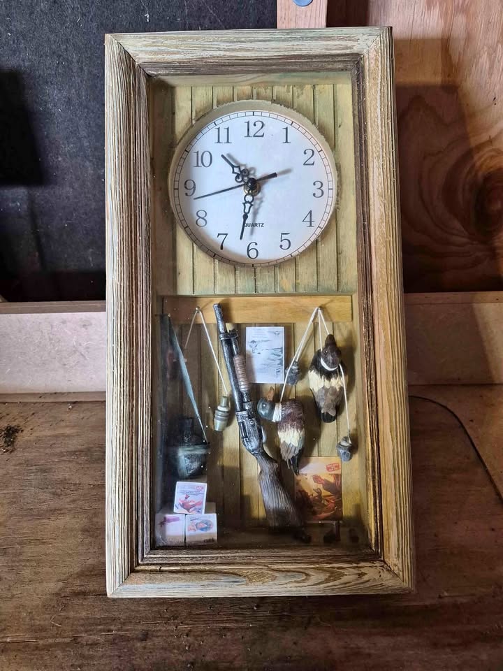 Vintage outdoor sportsman clock