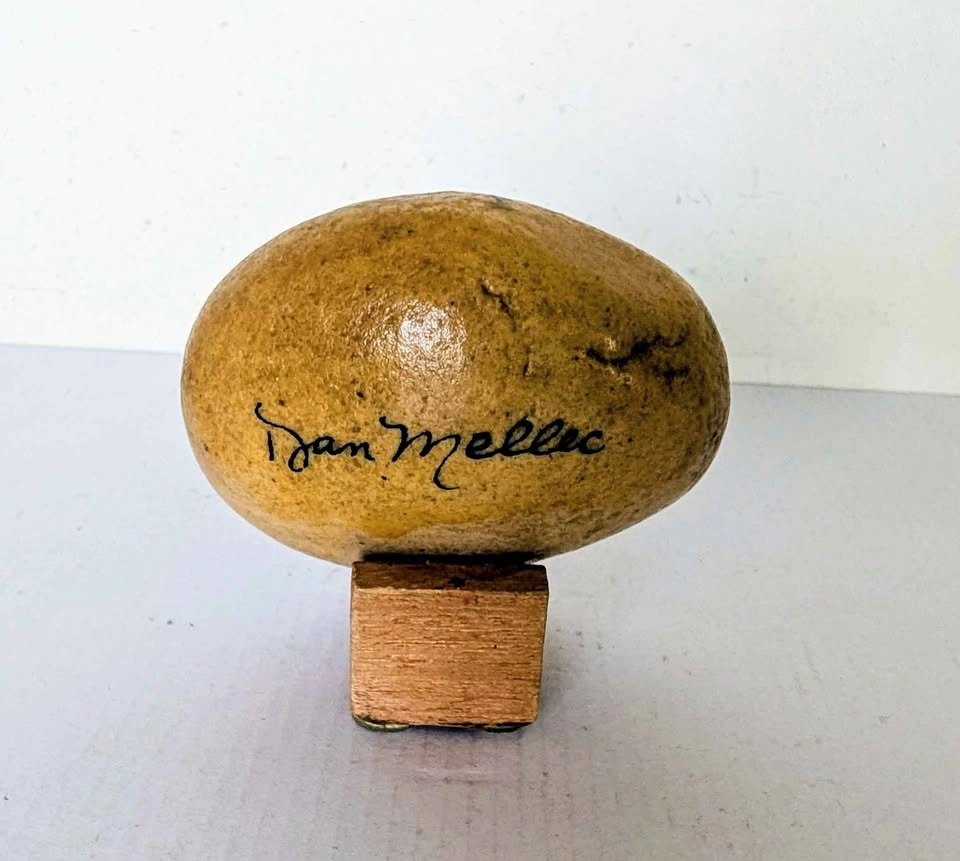 Vintage Folk Art Hand-Painted Rock by Edmonton Artist Dan Mellec - photo 2
