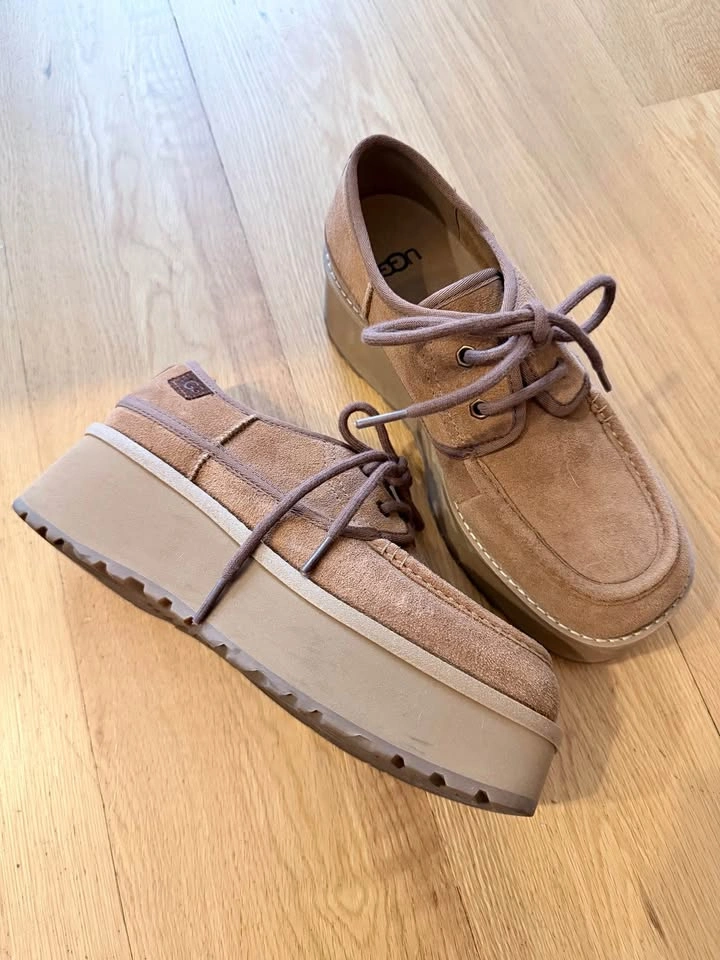 UGG Suede Platform Lace-Up Shoes size 7