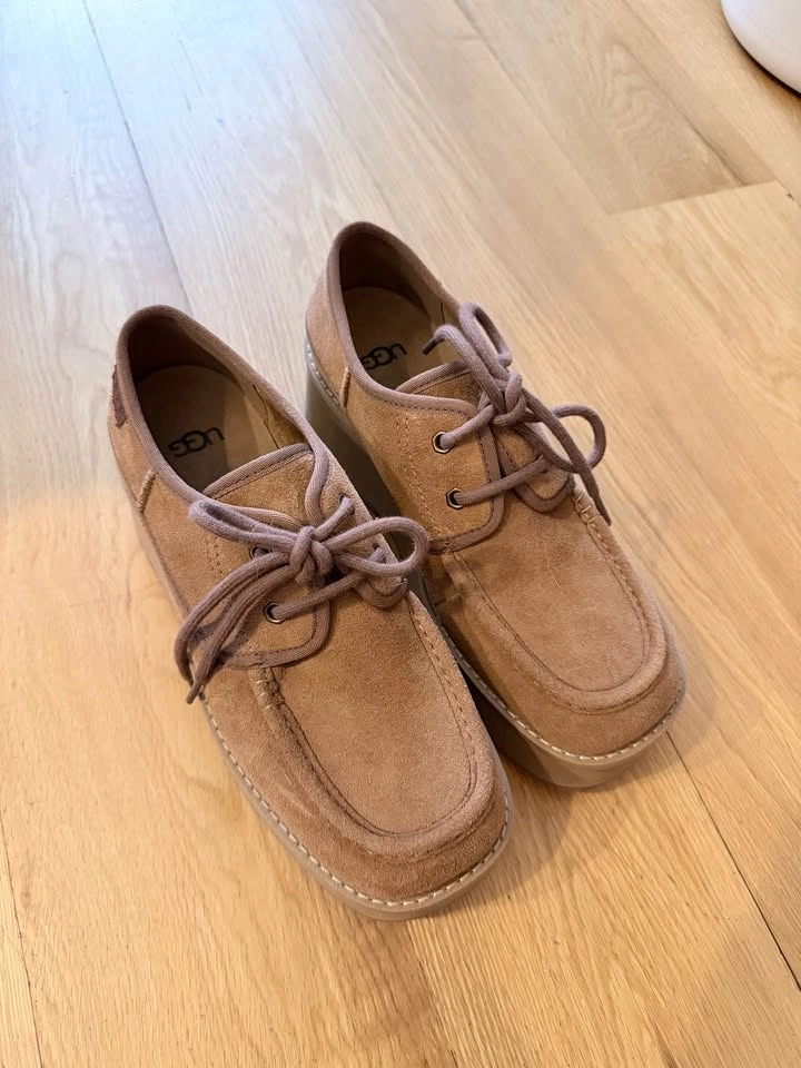 UGG Suede Platform Lace-Up Shoes size 7 - photo 2