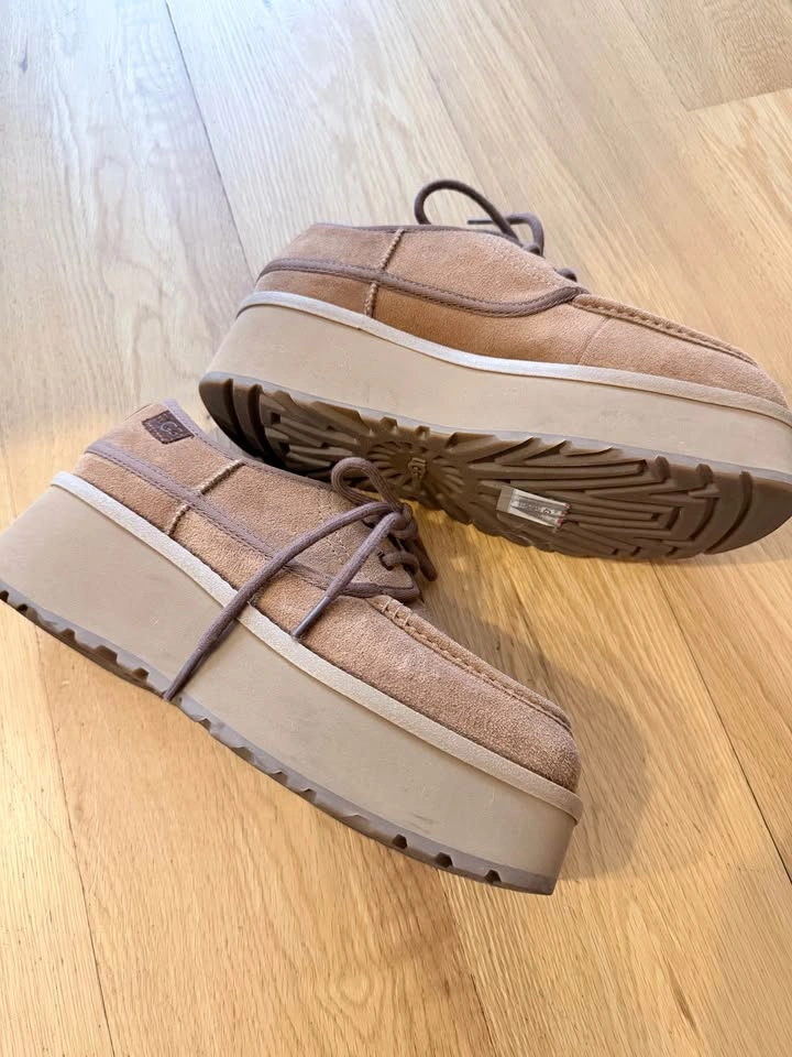 UGG Suede Platform Lace-Up Shoes size 7 - photo 3