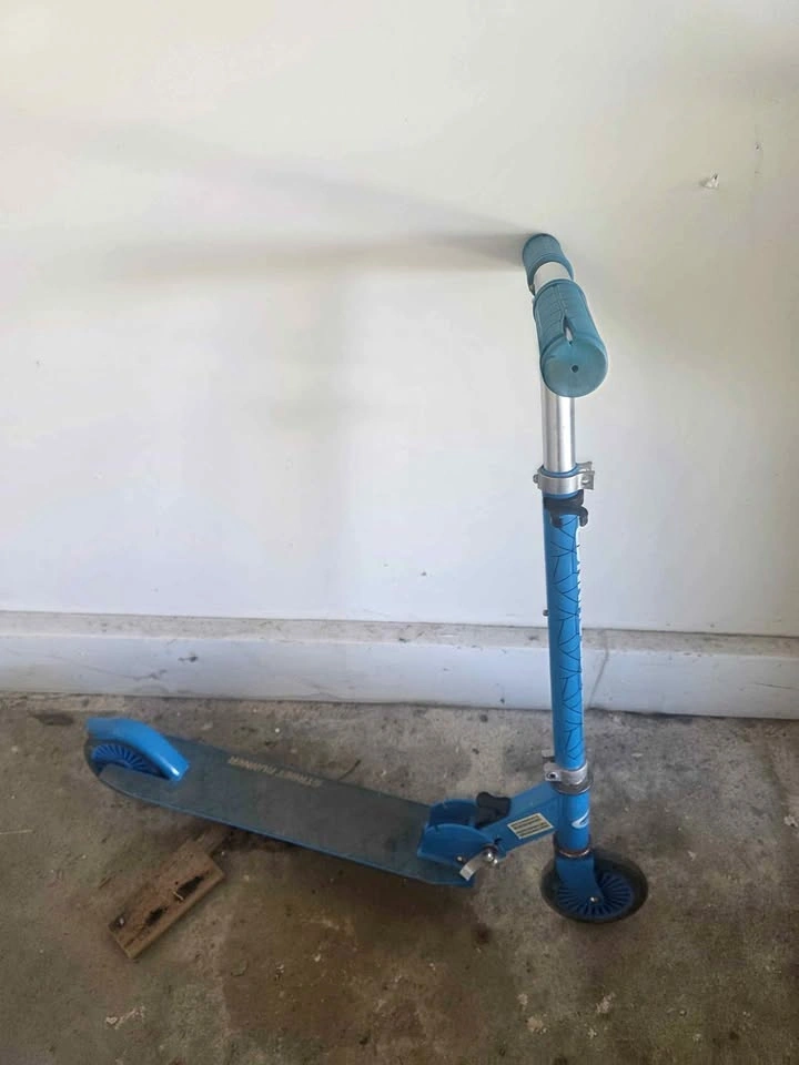 Street Runner Blue Folding Kick Scooter