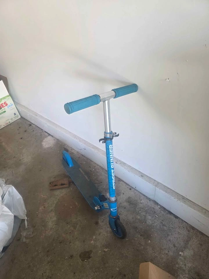 Street Runner Blue Folding Kick Scooter - photo 2