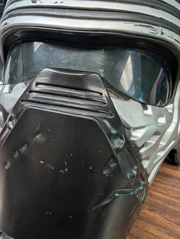 Disney Store Kylo Ren Voice Changer Mask - photo 2