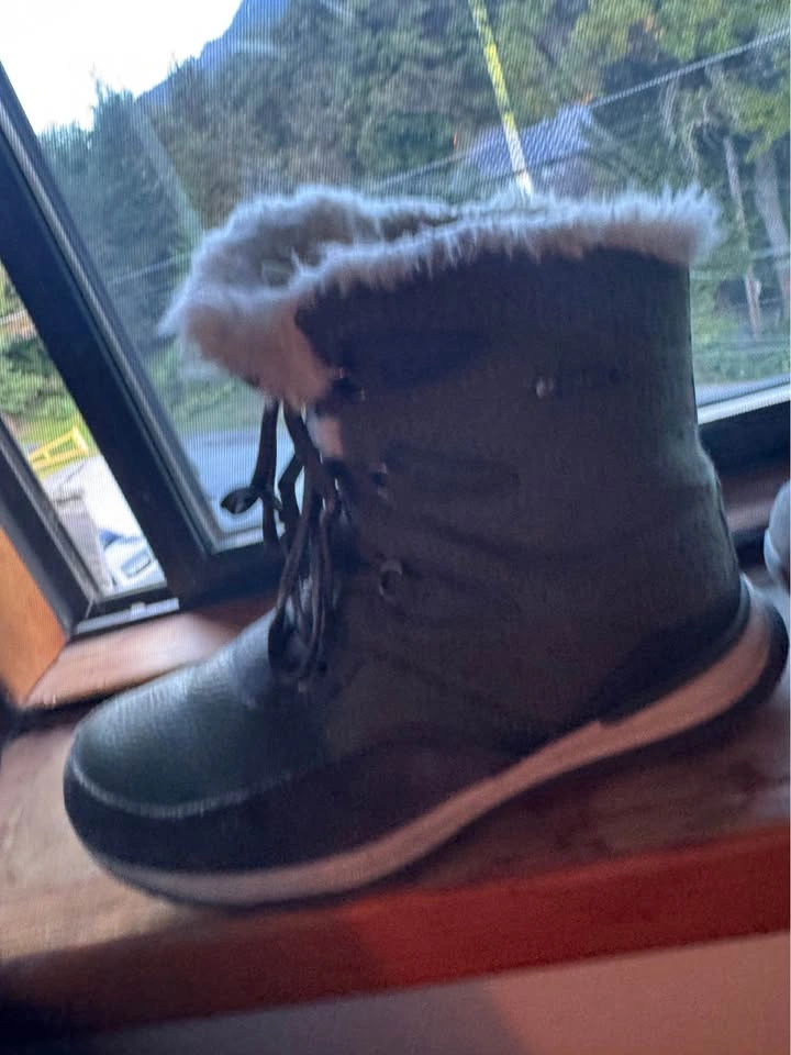 Mountain Warehouse Women’s Waterproof Winter/Snow Boots – Size 9 - photo 2