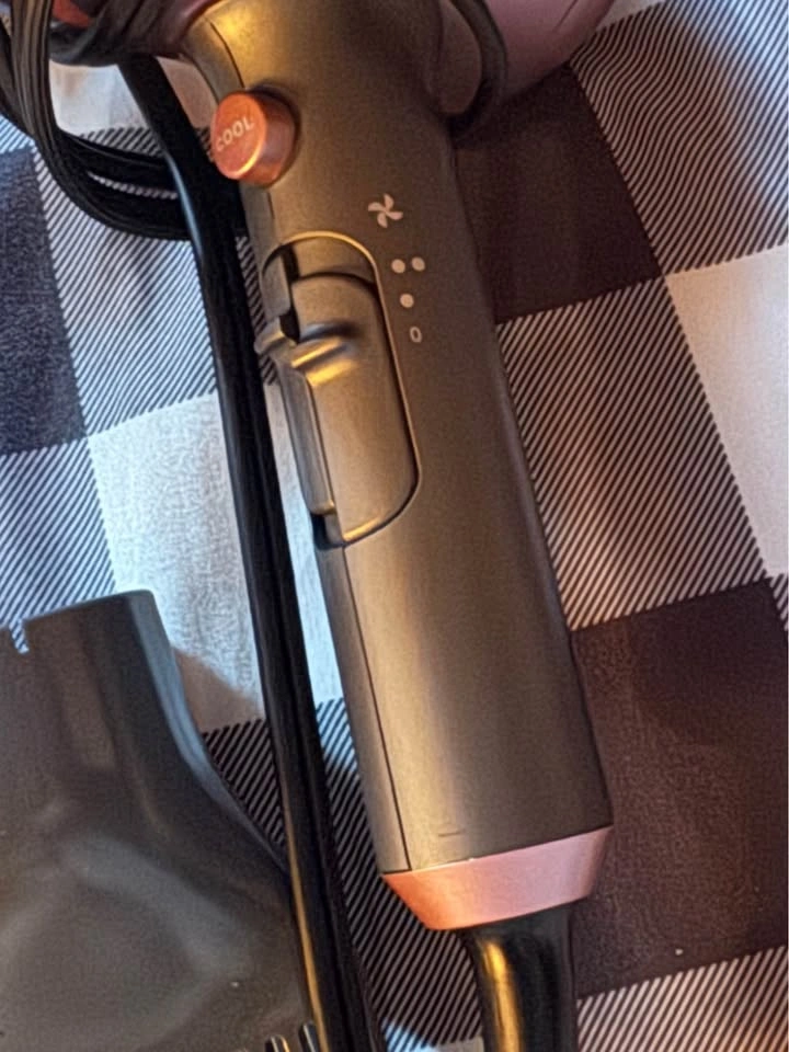 Wavytalk Hair Dryer with Attachments - photo 4