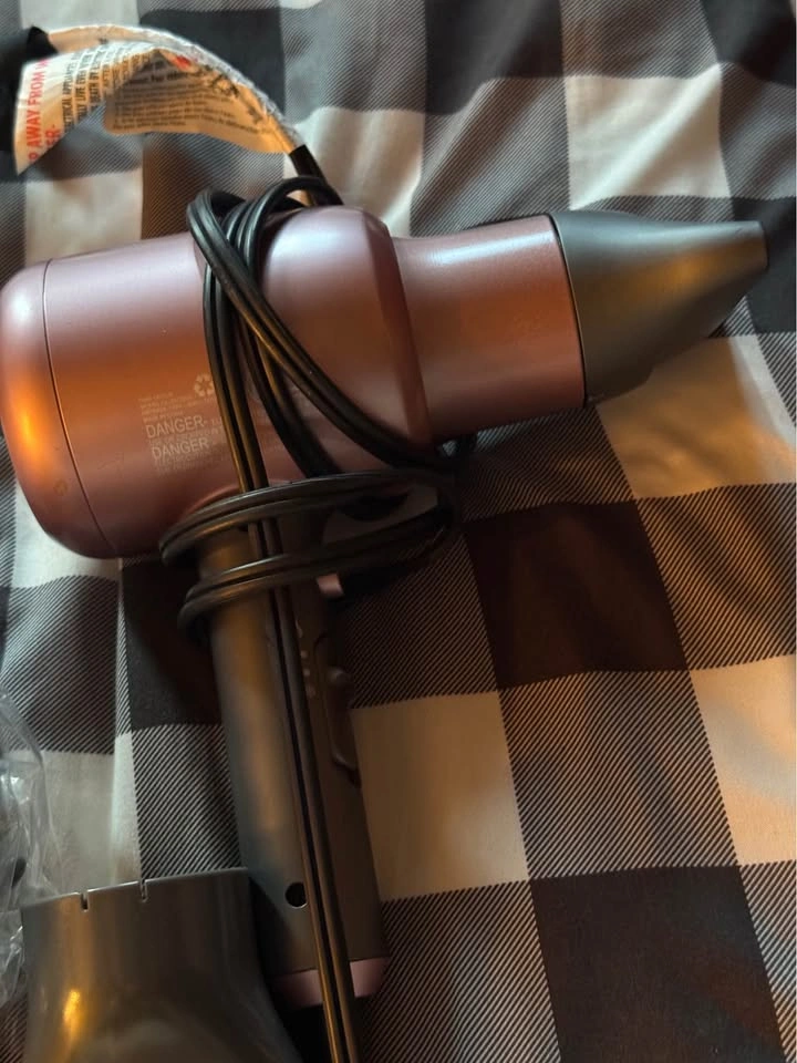 Wavytalk Hair Dryer with Attachments - photo 5