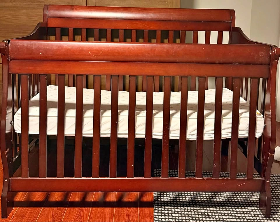 Baby crib wooden