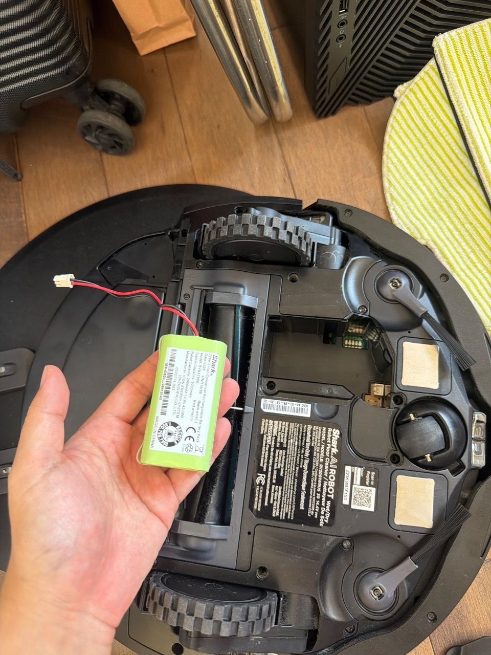 [FOR PARTS / AS-IS] Shark Robot Vacuum & Mop (RV2001WRUS) - photo 2