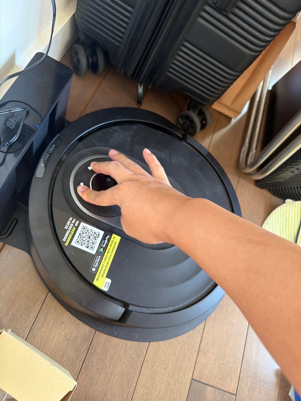 [FOR PARTS / AS-IS] Shark Robot Vacuum & Mop (RV2001WRUS) - photo 3