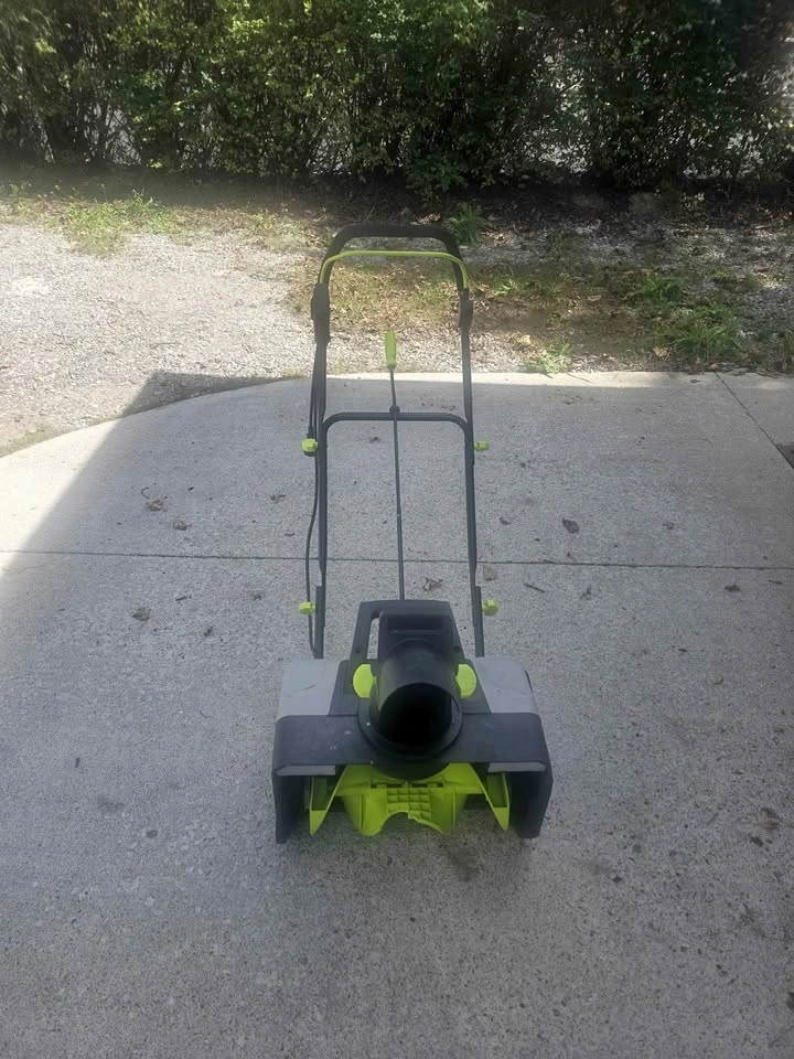 DEKO 20-Inch 15-Amp Electric Snow Blower (Like New)