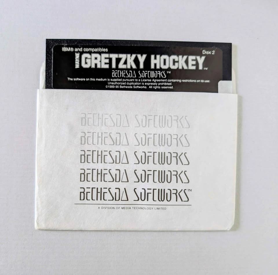 Vintage 1988 Bethesda Wayne Gretzky Hockey Floppy Disks - photo 2