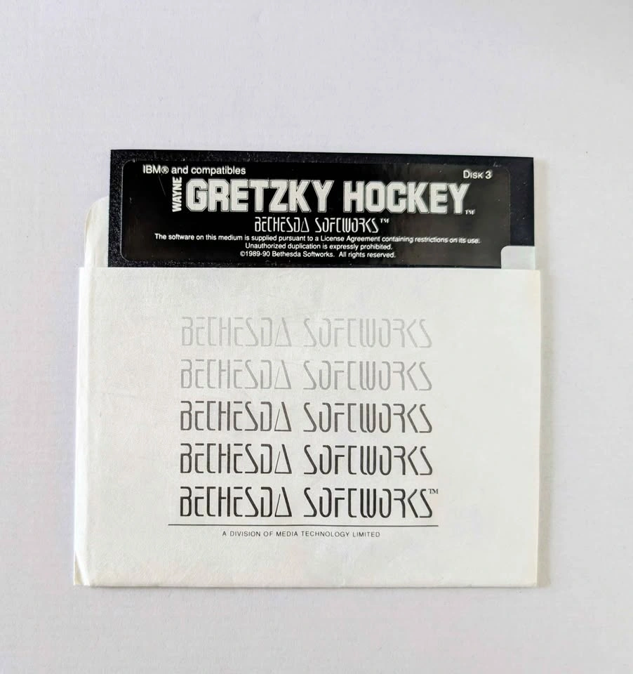 Vintage 1988 Bethesda Wayne Gretzky Hockey Floppy Disks - photo 3