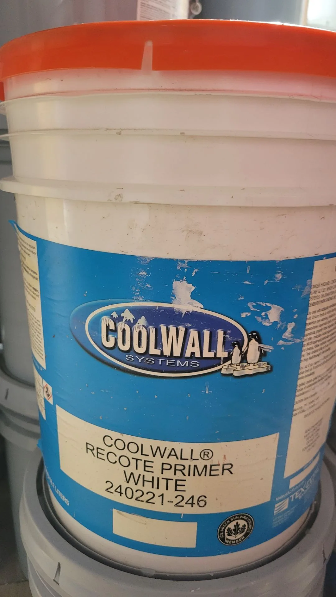3 gallons primer $25 - photo 2