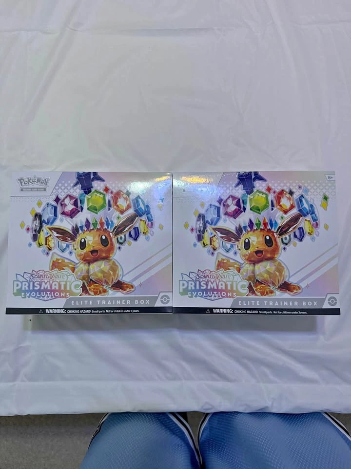 Prismatic evolution elite trainer box