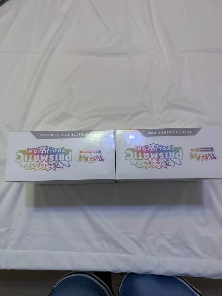 Prismatic evolution elite trainer box - photo 3