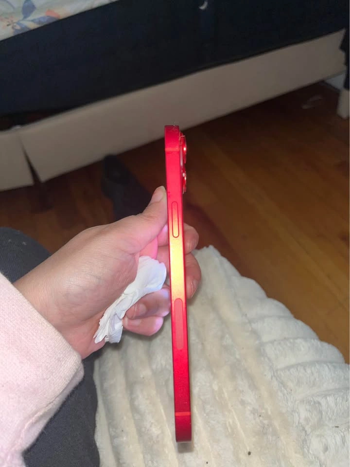 iPhone 14 Plus PRODUCT(RED) — 128GB — $280 - photo 3