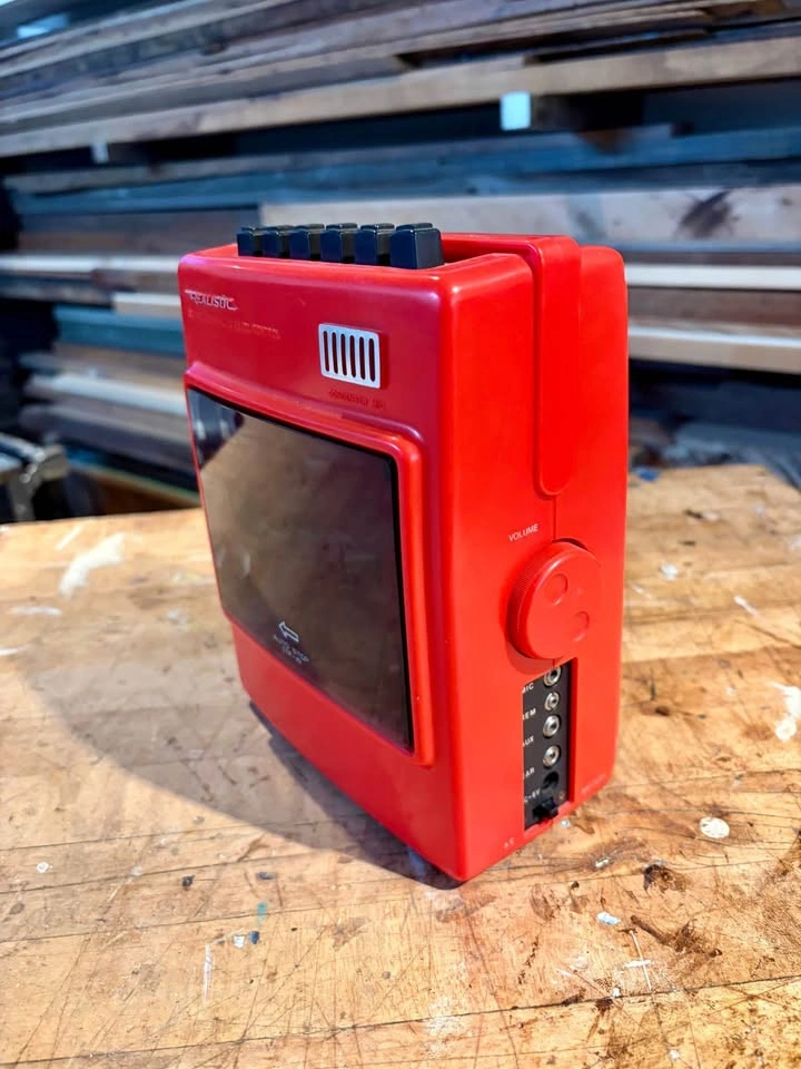 Realistic CTR-42 Red Cassette Recorder - photo 3
