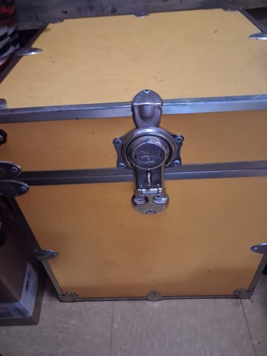 Lockable Yellow Wood Trunk Chest w/ Silver Metal Trim & Latch - photo 2