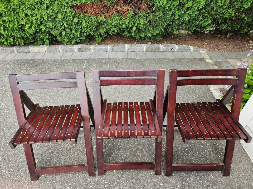 Wooden Drop-Leaf Dining Table with 3 folding chairs - photo 3