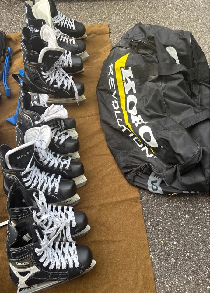 Hockey Equipment Lot - Bauer, CCM, Koho Skates (Sizes 3,4,6,9) - photo 2