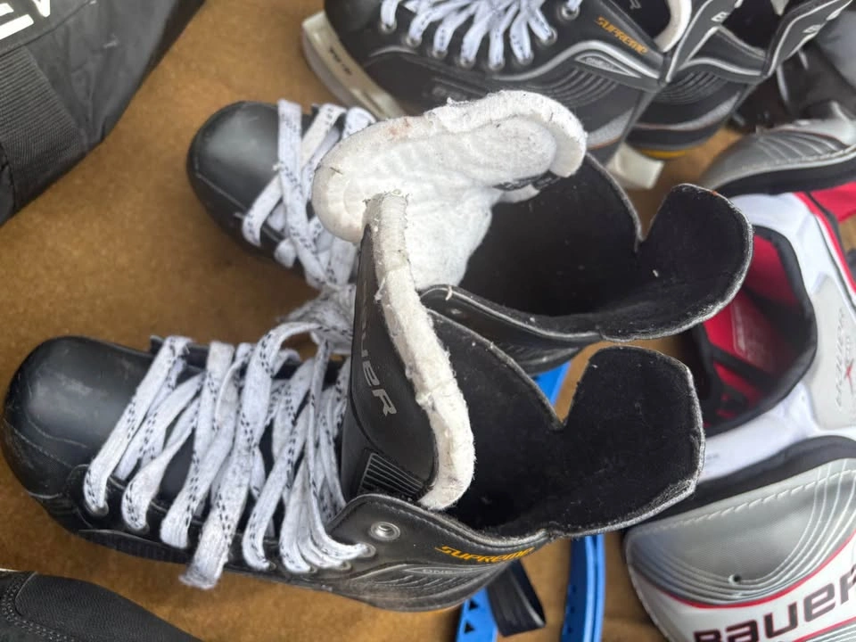Hockey Equipment Lot - Bauer, CCM, Koho Skates (Sizes 3,4,6,9) - photo 3