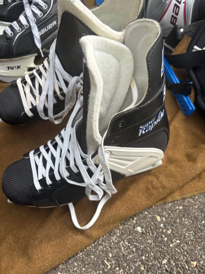 Hockey Equipment Lot - Bauer, CCM, Koho Skates (Sizes 3,4,6,9) - photo 4